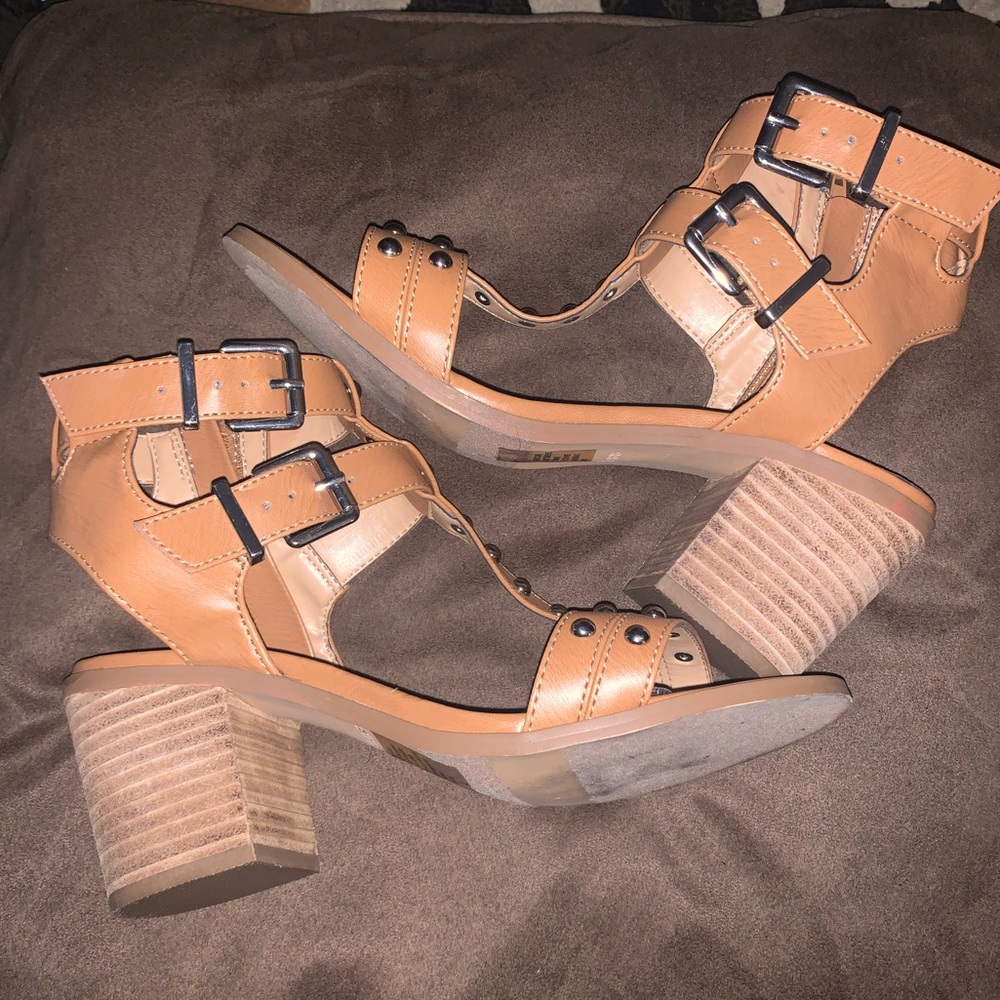 EXPRESS HEELS/ SANDALS